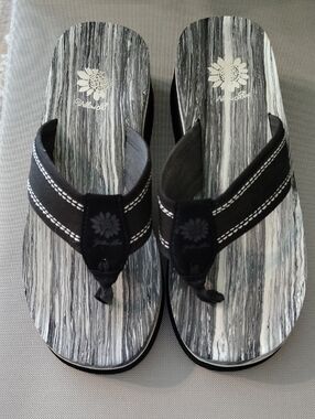 EUC Yellow Box Flip Flops